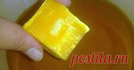 Чудодейственная мазь. Сохраните себе и используйте, если вас настигла болезнь Эта мазь лечит много болезней: фибромы, мастит, гангрена, язвы (в том числе и трофические), ожоги, чирьи, нарывы, больные суставы, самые застарелые гаймориты, гнойные отиты, нарывы в горле, экзема, кисты яичников — все это вылечит чудо- мазь! В эмалированную посуду влить 1 стакан рафинированного...