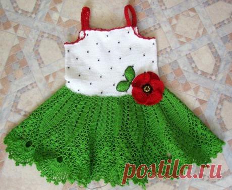Яркий сарафанчик спицами и крючком