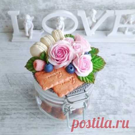 Доброго дня, друзья! ☺️ Надеюсь, вы все в добром здравии и хорошем настроении , потому что мы очередное ОРВИ подцепили в саду А завтра утренник, посвящённый дню мамы‍, жаль, не получится поучаствовать, так готовились к нему. Ох, боюсь всех этих гриппов, зима ещё впереди, хоть в сад вообще не ходи _________________________________________________ А эта новая баночка, выполненная на заказ✔️, конечно же, уже упаковалась и только и ждёт, когда отправится в свой...