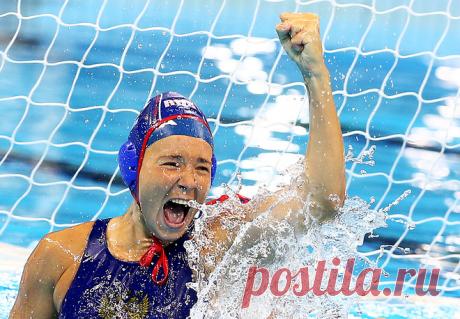 Игрок сборной России Анна Гринева в матче за 3-е место соревнований по водному поло среди женщин между сборными командами Венгрии и России на XXXI летних Олимпийских играх. © Станислав Красильников /ТАСС. РИО-ДЕ-ЖАНЕЙРО, 19 августа. /ТАСС/. Женская сборная России по водному поло завоевала бронзовые медали Олимпийских игр в Рио-де-Жанейро, победив команду Венгрии. Подробнее на ТАСС: https://tass.ru/sport/3552155  |  ТАСС: Спорт - Российские ватерполистки завоевали бронзу Олимпийских игр