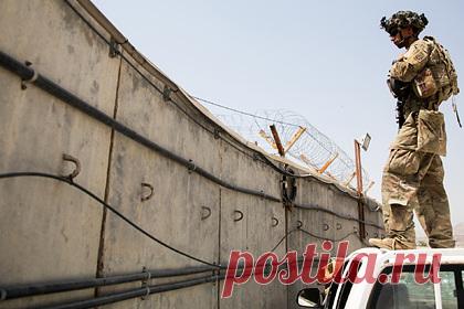 Солдаты США не пустили в аэропорт Кабула американских граждан. Солдаты США во время выхода войск из Афганистана не пустили в аэропорт Кабула и не эвакуировали американских граждан, несмотря на то, что те «размахивали паспортами США». Об этом рассказал журналист-расследователь Джон Соломон со ссылкой на источники среди военных, его слова передал телеканал FOX News.