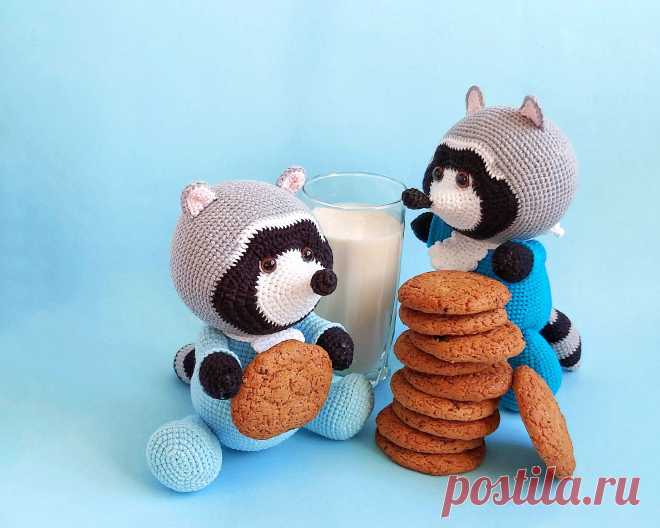 PDF Малыш Енот крючком. FREE crochet pattern; Аmigurumi animal patterns. Амигуруми схемы и описания на русском. Вязаные игрушки и поделки своими руками #amimore - енот, енотик.