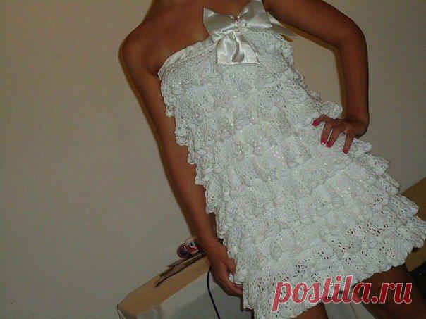 Очаровательное платье, связанное крючком