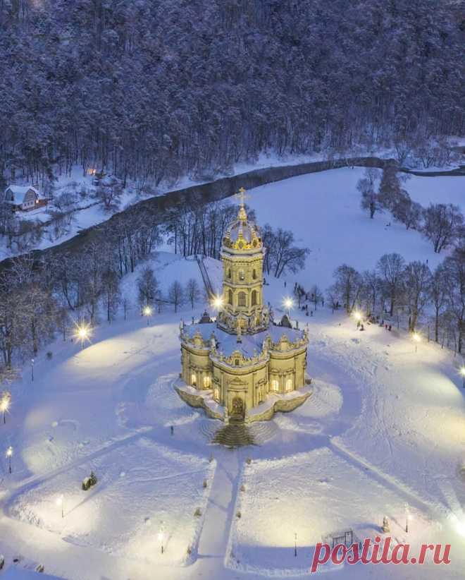 Зимняя сказка. Церковь Знамения Пресвятой Богородицы в Дубровицах.
📷 svetosh_13