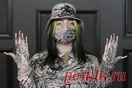 Билли Айлиш надела одежду скандального бренда вопреки обвинениям в расизме. Американская певица Билли Айлиш вышла в свет в наряде скандального бренда вопреки обвинениям в расизме из-за высмеивания азиатского акцента. Знаменитость запечатлели в городе Бербанк в одежде марки Chinatown Market, которую обвинили в культурной апроприации из-за оскорбительного названия.