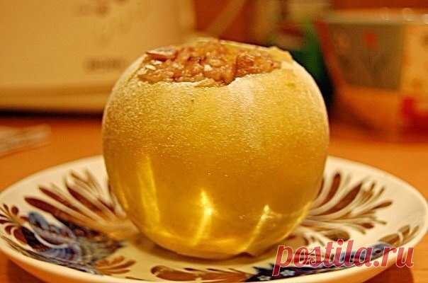 ЯБЛОКИ ФАРШИРОВАННЫЕ КУРАГОЙ И ГРЕЦКИМИ ОРЕХАМИ

У яблока аккуратно удалить сердцевину, стараясь не прорезать насквозь. Наполнить полученной начинкой. Сделать заливку.
3 ст. ложки меда, 1ч. ложка лимонного сока, 05 ч.ложки корицы, все перемешать
и залить внутрь яблока. Яблоки наколоть вилкой или зубочисткой в нескольких местах, чтобы при запекании они не треснули. Поставить в мультю на 30 мин в режим выпечки.
Приятного аппетита!!!!

Рецепт: Юлия Гришина