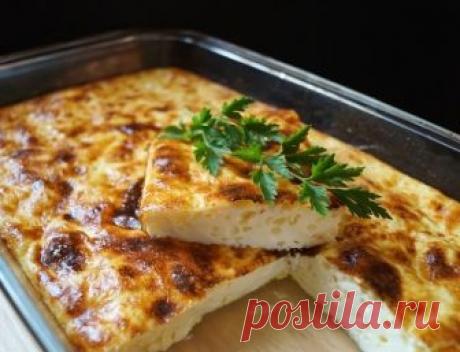 ВКУСНЫЙ ОМЛЕТ: ТОП-6 РЕЦЕПТОВ 

1) ВАРЁНЫЙ ОМЛЕТ В ПАКЕТЕ 

ИНГРЕДИЕНТЫ:
● 3 яйца,
● 2/3 стакана молока,
● соль.

ПРИГОТОВЛЕНИЕ:
Если вы любите сладкий омлет, то можете добавить сахар. Если что-то попикантнее, то зелень. 
Взбиваем миксером яйца с солью до пены, добавляем молоко и взбиваем опять. Масса жидкая, но пышненькая получается.

Берем два целлофановых пакета, складываем один в один и выливаем массу. Завязываем мешочек и опускаем в кипящую воду ровно на 30 минут.Чере...