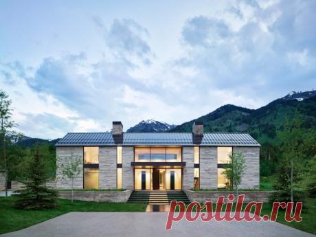 CLB Architects completes Five Shadows compound in Wyoming