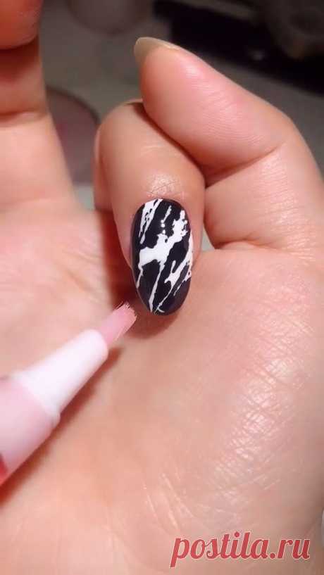 Even now that nail art is a major trend I’ve just never wanted to pay the extra money to have the fancy stuff done. I recently came across some nail art designs that were so easy I had to try…