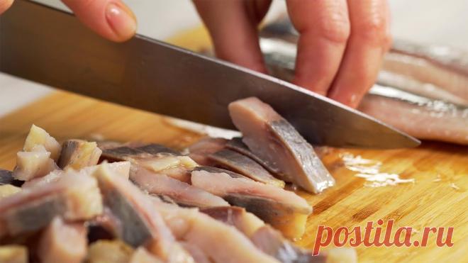 Беру простую селедку и готовлю вкусное блюдо: 