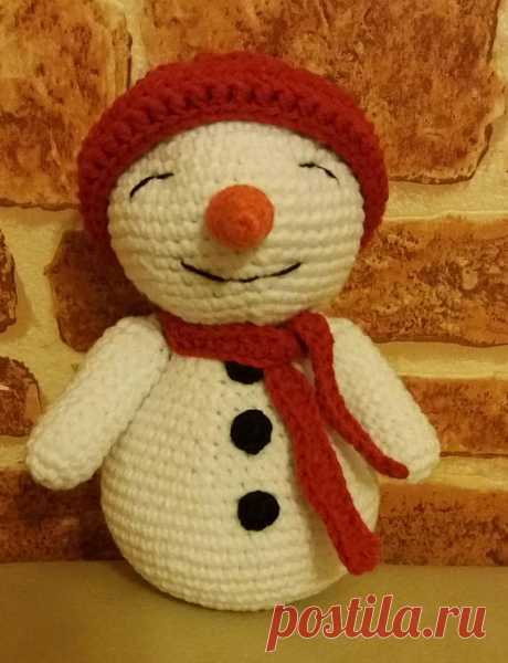 snowman, crochet pattern, amigurumi pattern, toy pattern, new year toy pattern This is a DOWNLOADABLE PATTERN. Written in English.  Crochet pattern of a cute snowman - toy for children or for decorating a house at winter holidays.   Skill lever - intermediate How to crochet in the Round General knowledge of Arigurumi  You need 50 g of the main color yarn – white, a little of orange yarn for nose, a little of black and red yarns for hat and scarf. Crochet hook – 2.5 mm Stuf...