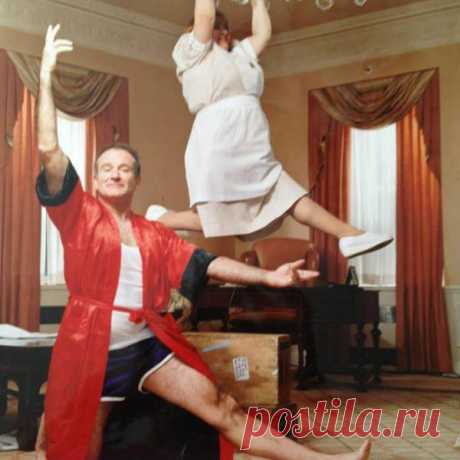 Робин Уильямс с домработницей