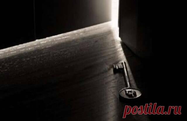 Почему нельзя ключи класть на стол?