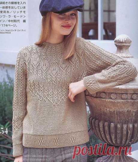 Красивый пуловер спицами с круглой кокеткой