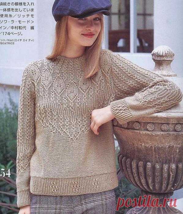 Красивый пуловер спицами с круглой кокеткой