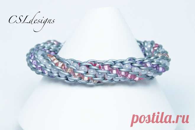 Four colour inside beaded kumihimo braid - excellent video tutorial | Kumihimo | Videos, Tutorials and Youtube