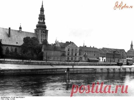 17 июня 1789 &quot;...Тильзит есть весьма изрядно выстроенный городок и лежит среди самых плодороднейших долин на реке Мемеле. Он производит знатный торг хлебом и лесом, отправляя всё водою в Кенингсберг. Нас остановили у городских ворот, где стояли на карауле не солдаты, а граждане, для того что полки, составляющие здешний гарнизон, не возвратились еще со смотру...&quot;(современное название города - Спветск).