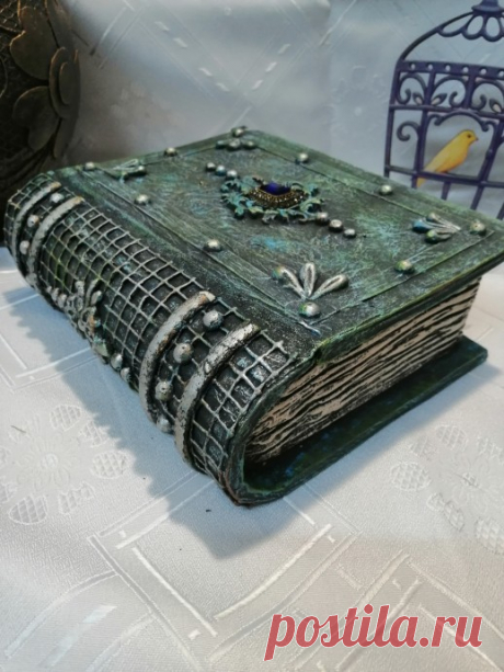Книга-шкатулка из картона.