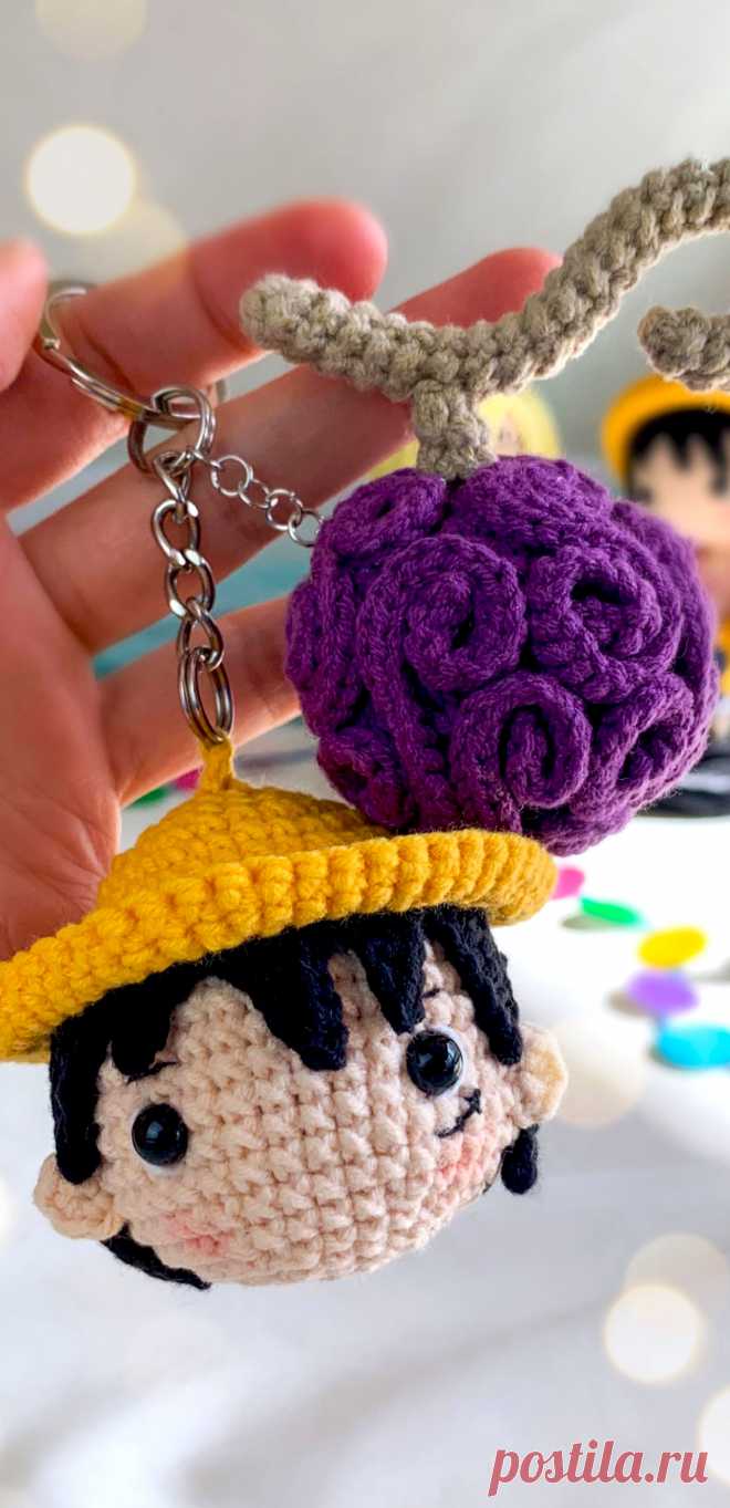 PDF Брелок "Луффи" крючком. FREE crochet pattern; Аmigurumi toy patterns. Амигуруми схемы и описания на русском. Вязаные игрушки и поделки своими руками #amimore - аниме персонаж из обычной пряжи, пират Луффи из One Piece, кукла, маленький брелок для аниме фанатов.