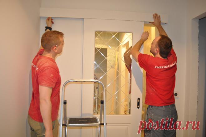 Как двери в ванную устанавливали