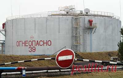 На территории белорусского завода "Нафтан" произошло возгорание нефтепродуктов. В МЧС республики сообщили, что возгорание ликвидировано, никто не пострадал