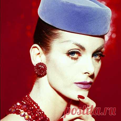 Pillbox hat