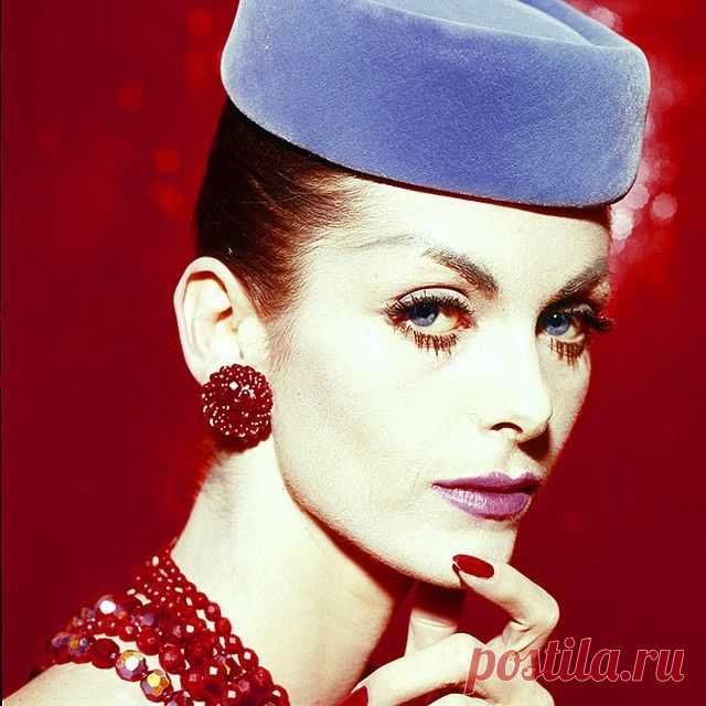 Pillbox hat
