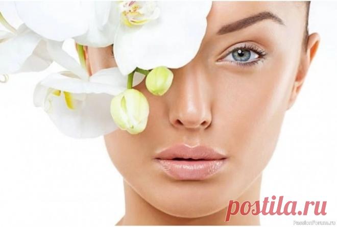 ​Секрет сияющей кожи: простое омоложение Маска из овсянки и меда: Смешайте 1 ст. л. овсяных хлопьев (измельченных), 1 ч. л. меда и немного теплой воды до консистенции кашицы.Применение: Нанесите на очищенную кожу лица на 15-20 минут. Смойте теплой водой. Эффект: Мягкое отшелушивание, увлажнение, сияние. Овсянка питает, мед...