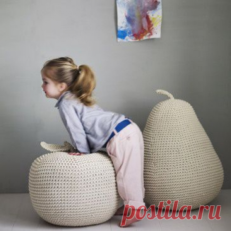 James’ Giant Apple Pouffe | HOOKS &amp; YARN