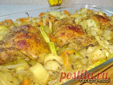 Курица с картошкой и кабачками в духовке

✅Ингредиенты
куриное бедро – 3 шт;
картофель – 5-8 шт;
кабачок (средний) – 1 шт;
морковь (средняя) – 1 шт;
лук репчатый (крупный) – 1 шт.

✅Для маринада:
карри – 1 ч. л;
сушеный чеснок – 1 ч. л;
сушеный базилик – 1 ч. л;
кориандр (зёрна) – 1 ч. л;
соевый соус – 30 мл. (по желанию);