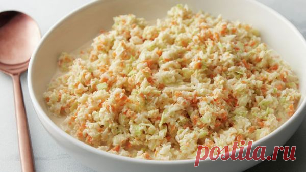 👌 Вкуснейший салат из капусты за 4 простых шага, рецепты с фото Этот капустный салат — идеальное дополнение к курице или мясным блюдам. Он лёгкий, хорошо сбалансированный и питательный. Кроме того, вкус такого салата из капусты вас приятно удив...