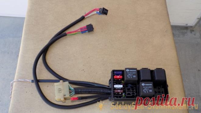 Добавляем блок реле в автомобиль: ДХО, регистратор, пневмосигнал Современные автомобили оснащены различными электронными приспособлениями уже в базовой комплектации. А как быть, если ваша машина выпущена давно, когда о многих аксессуарах еще не знали? Доработать электрическую схему можно своими руками, главное – соблюдать меры электробезопасности.Примечание: Наш