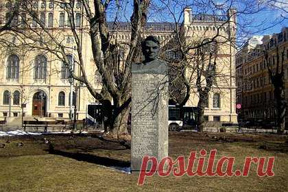 В Риге снесли памятник советскому ученому. В столице Латвии демонтировали памятник советскому ученому, академику Мстиславу Келдышу. Рижская дума приняла решение 18 октября, теперь монумент снесли. Памятник перевезли на склад Рижского агентства памятников. Мстислав Келдыш — уроженец Риги, советский ученый в области прикладной математики.