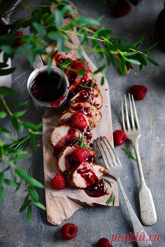 Свиная вырезка с малиновым соусом – Кулинарный Блог