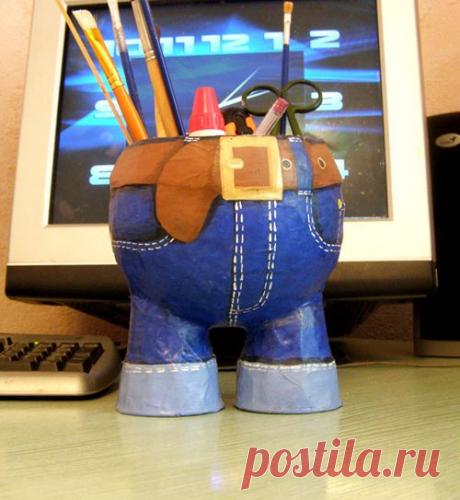 Карандашница &quot;Штанишки&quot; (из газет и одноразовой посуды) - Поделки из газет