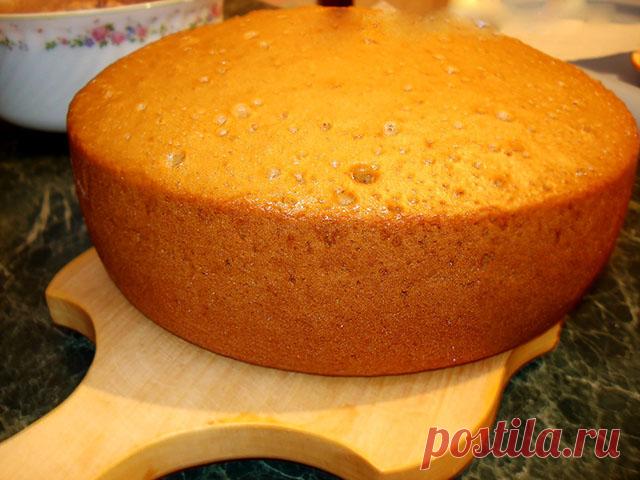 БИСКВИТ БЕЗ ЯИЦ    Я не очень дружу с бисквитом. То он не поднимается, то не пропекается, то поднимается, но недостаточно, из-за чего приходится ставить нов...