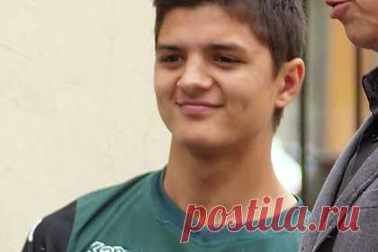 По факту гибели 18-летнего актера возбуждено уголовное дело. По факту гибели 18-летнего российского актера Арсена Суховского возбуждено уголовное дело. Ранее мать артиста заявила о гибели сына от удара током в трансформаторе. По словам родительницы, актер поехал в Москву, чтобы поступить в школу Табакова, и подрабатывал на стройке. Обстоятельства произошедшего устанавливаются.