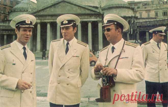 1973. Кадр из фильма Визит вежливости. Б. Гусаков, Г. Морозов, В. Грачев - о1533 | POSTCARDSMUSEUM.com