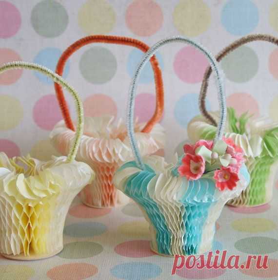 Vintage Honeycomb Easter Basket Party Favors Pretty Pastels Lot of 4