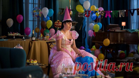 ༺🌸༻Лучшие французские фильмы

Мадам (2017)
Madame 
В ролях актеры:Тони Коллетт, Харви Кейтель, Росси де Пальма, Майкл Смайли, Том Хьюз, Виолэйн Джилиберт, Станислас Мерхар, Sue Cann, Ариан Сегийон, Амели Грэйс Журкин и другие
Уже не молодая супружеская пара – Анна и Боб - из Соединенных Штатов, желая придать перчинку отношениям и как-то разнообразить свой ставший слегка унылым брак, решает поехать в романтичный Париж и поселиться в шикарном имении. Они богаты, и много чего пр...