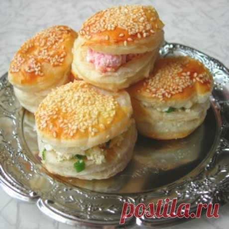 Булочки из слоеного теста с кунжутом. (Слоеные булочки с творогом) - МирТесен
