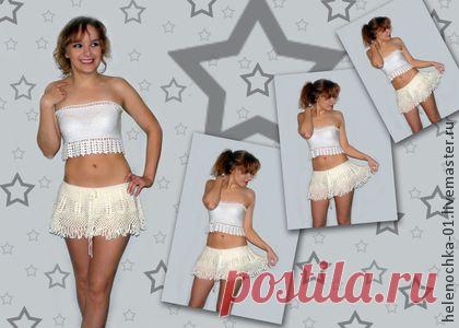 Юбка кремовая короткая.