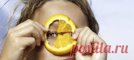 Сегодня многие из нас работают удаленно. Те же, у кого пока выходные, убивают время, переключаясь с канала на канал, играя в компьютерные игры или прокручивая ленты соцсетей. И все это не лучшим образом сказывается на состоянии глаз. Как ни странно, помочь зрению может правильный выбор продуктов. #красотаиздоровье #рецептыздоровья #вкусноиполезно