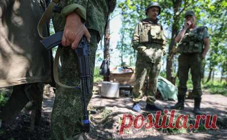 В кабмине решили уравнять страховые выплаты добровольцам и военным. Комиссия правительства России по законопроектной деятельности поддержала проект закона, который устанавливает одинаковые условия, суммы и порядок страхования участников добровольческих формирований с уже действующими для военнослужащих.