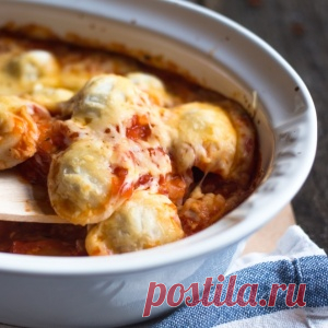 Вкусная запеканка из пельменей на итальянский манер
