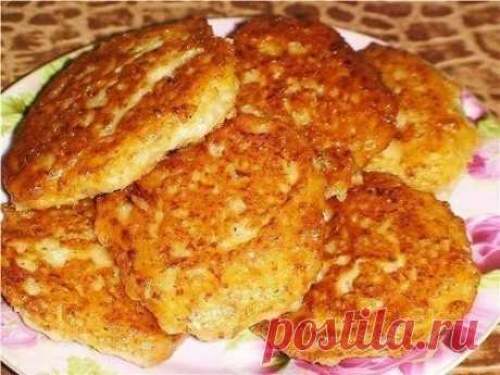 "Ленивые пирожки" - быстро и вкусно

Ингредиенты:

Для теста:
- 2 стакана кефира
- 0,5 ч. ложки соды
- 0,5 ч. ложки соли
- 0,5 ч. ложки сахара
- мука до получения густоты теста, как для оладий

Для начинки:
- фарш мясной
- лук
- чеснок
- соль, перец
- по-желанию можно добавить зелёный лук и зелень

Приготовление:
1. Кефир подогреть до тёплого состояния (28-30 С), положить соду, размешать, добавить соль, сахар и снова размешать, оставить постоять одну минуту.
2. Затем посте...