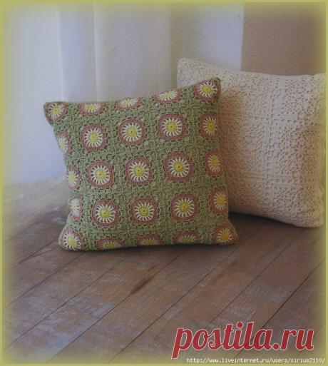 Ажурные подушки из квадратных мотивов — Рукоделие