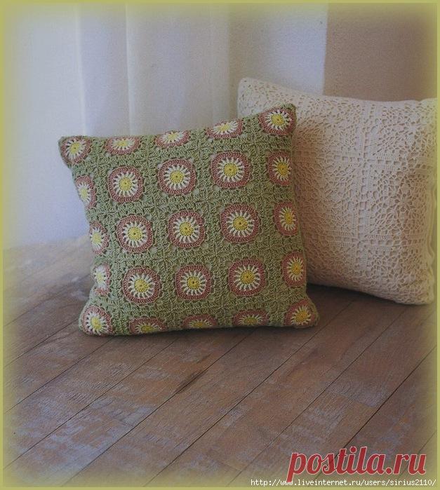 Ажурные подушки из квадратных мотивов — Рукоделие