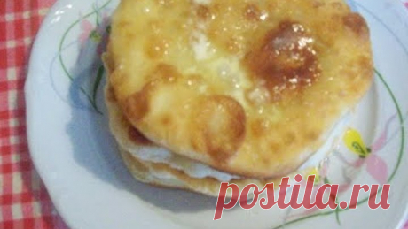 Пышки со сметаной и сахаром