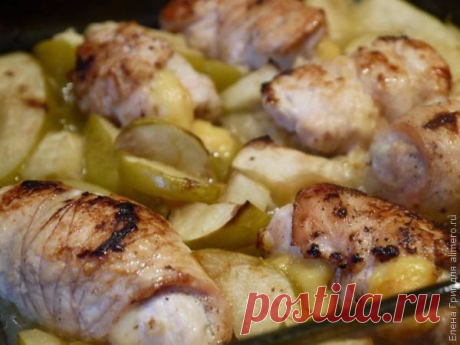 Куриные рулетики с сыром, запеченные с яблоками
